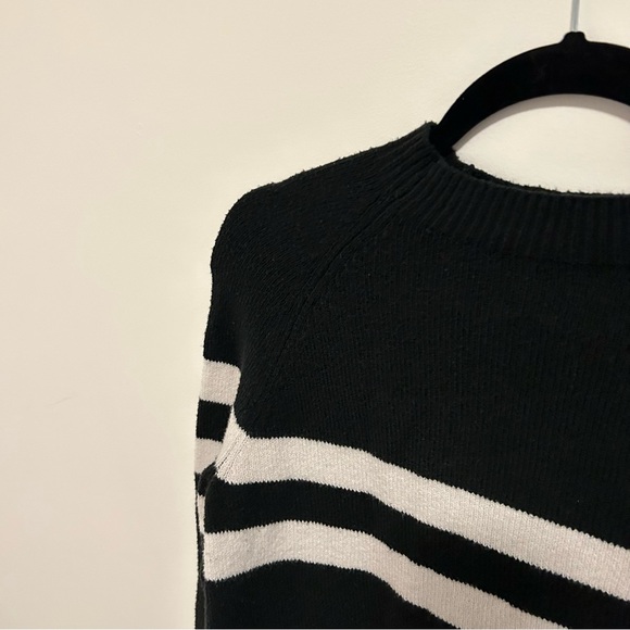 HOLLISTER CROPPED BLACK SWEATER WITH WHITE STRIPE SIZE US XS - Picture 3 of 10
